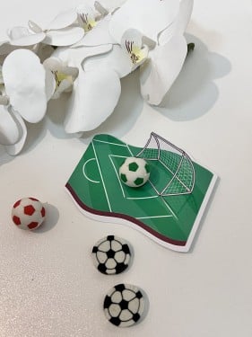 ثيم ملعب مع ممحاة كوره