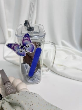 كوب مع هدية ثيم العيد