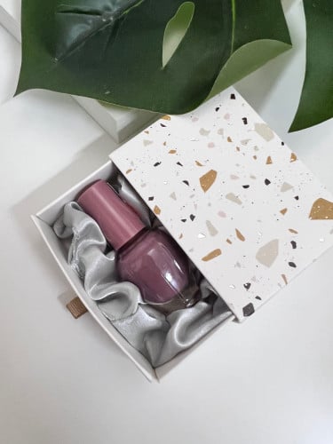 صندوق توزيعات مناكير مع ربطة شعر