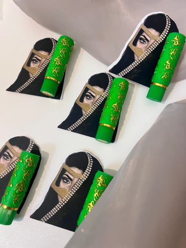 ثيم شعبي مع روج سحري