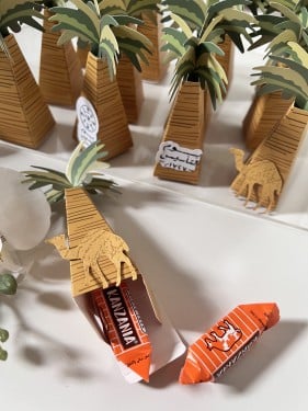 صندوق نخلة مع حلاوة