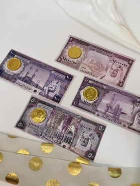 ثيم فلوس يوم بدينا مع شوكلاته ذهبية