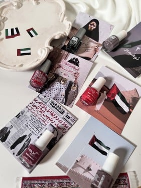 ثيم إماراتي مع مناكير