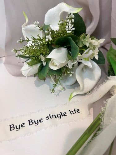 مسكة عروس مع شريطه بعباره