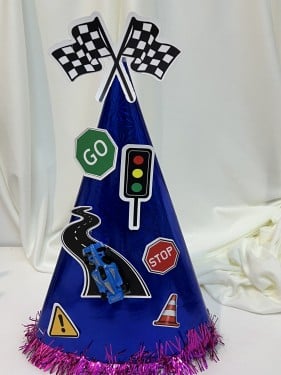 قبعة مع ثيم سيارة