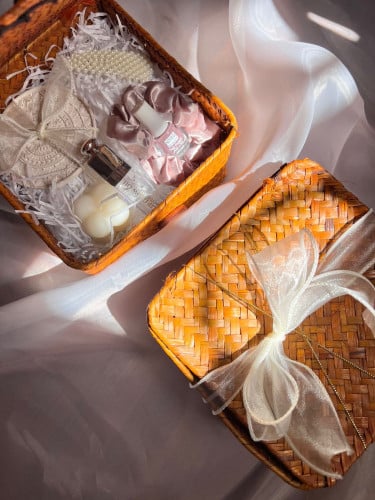 ‏هدية سلة قش