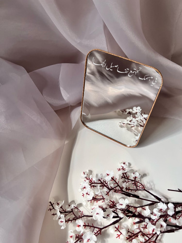 مرايا مع قاعده بالاسم