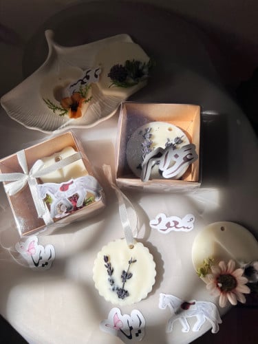 توزيعات تعليقه معطرة مع ثيم