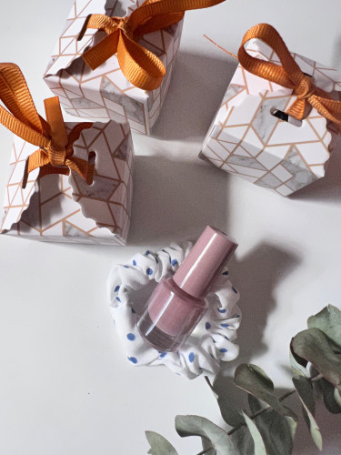 توزيعات مناكير صندوق ميني شكل هندسي