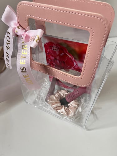 هدية شنطه شفافه