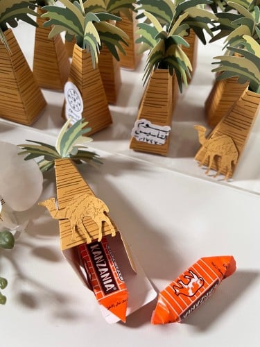 استاند نخلة مع حلاوة 12 حبة