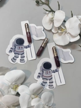 ثيم اليوم العالمي للفضاء مع روج