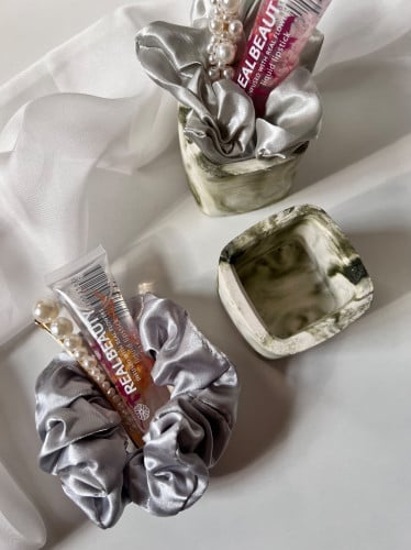 توزيعات قوالب مع مرطب شفايف