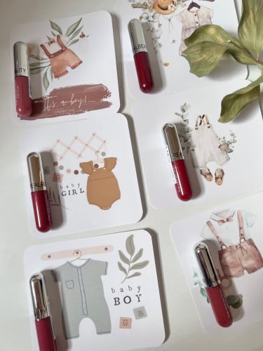 ثيم مواليد مع روج بالاسم