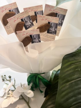 باقة توزيعات كسره عود مع ثيم جريده المعلم 6 حبات