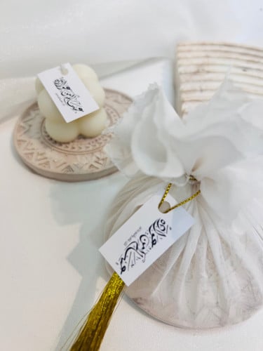 توزيعات العيد قاعده مع شمع ببلز