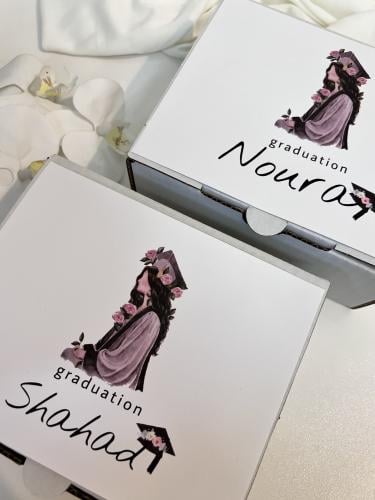 بوكس مع ثيم تخرج بالاسم