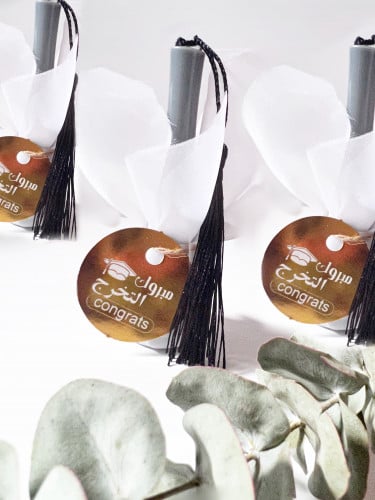 توزيعات مناكير مع استكر تخرج