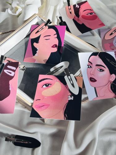 ثيم مع مشبك شعر