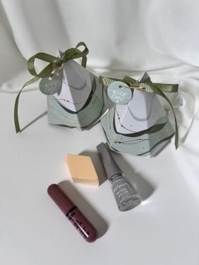 توزيعات هدايا