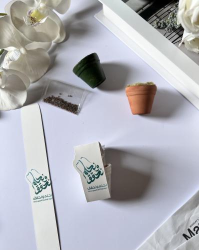 توزيعات اصيص زرع مع ثيم تصميم حسب الطلب