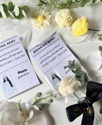 توزيعات شمعة ورد ثيم جريدة التخرج
