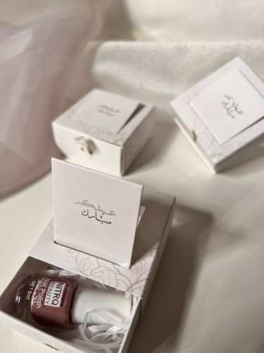 توزيعات صندوق العيد ابيض  مع مناكير