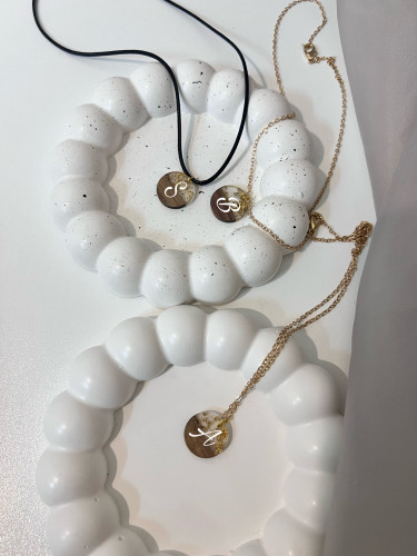 تعليقه احرف