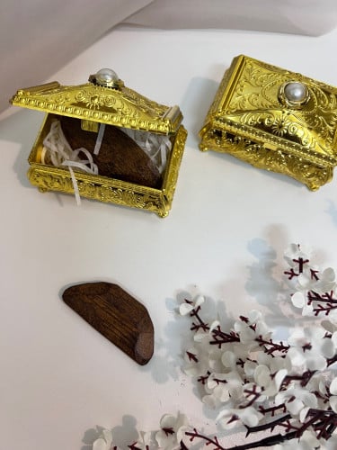 صندوق توزيعات ذهبي مع كسره عود