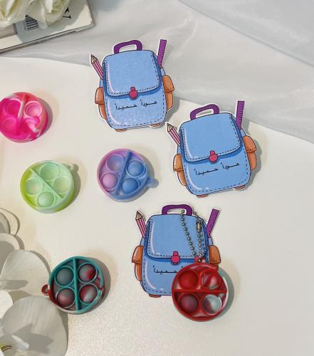 ثيم العودة للمدرسة مع لعبة