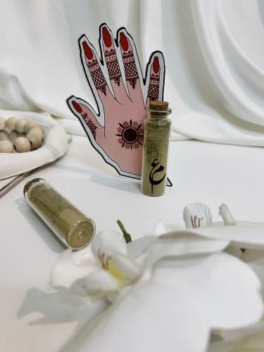 توزيعات ثيم يد مع حنا بالاسم