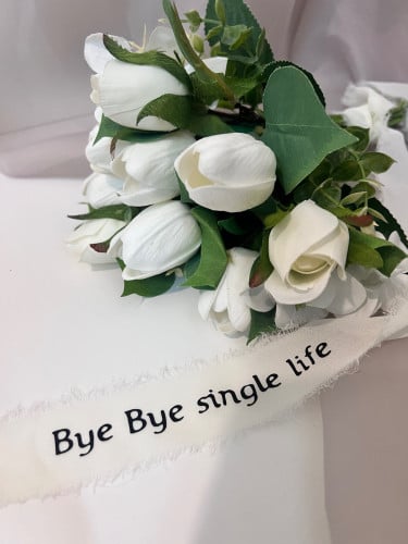مسكة عروس مع شريطه بعباره