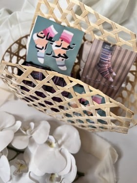 سلة توزيعات شراب مع ثيم