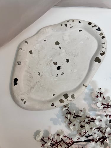 قاعده اكسسوار مع احجار