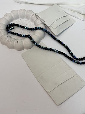 توزيعات مع مسبحة