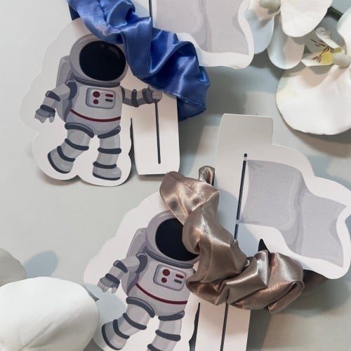 ثيم الفضاء مع ربطة