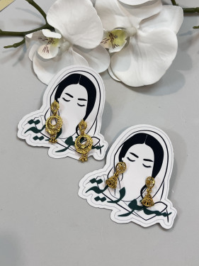 ثيم سعودية مع اكسسوار حلق