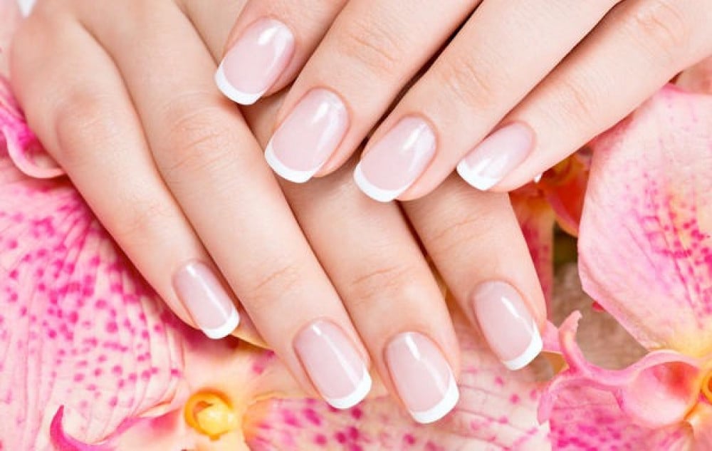 لتحصلي  على اظافر  يدين  لامعة وصحية
