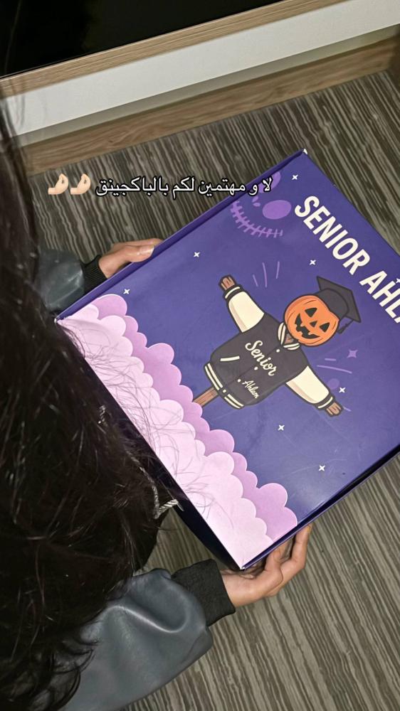 جاكيت سينيور  - لون اسود بأكمام رصاصي جلد