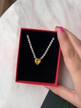 عقد كرستال شوارفيسكي ناعم مع كرستال عسلي شكل قلب