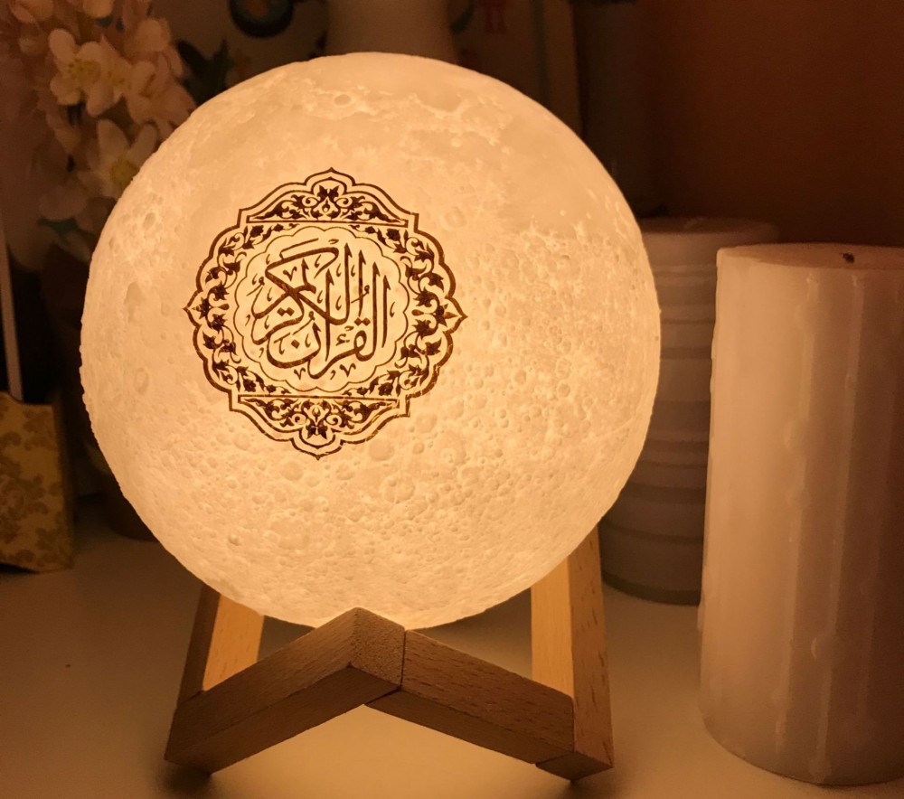 مكبر صوت القران الكريم شكل قمر مضيء