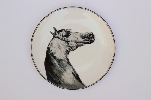 6 صحون مزينة برسومات خيل