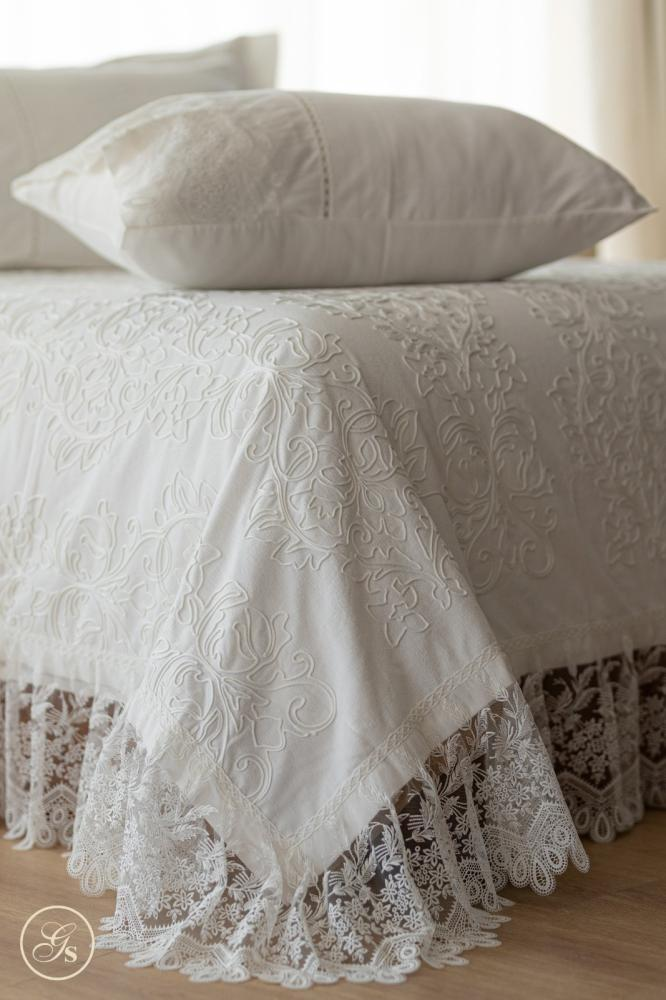 أفضل أنواع الشراشف للنوم المريح: قطن، حرير، ميكروفايبر، مقارنة بين الملمس والمتانة