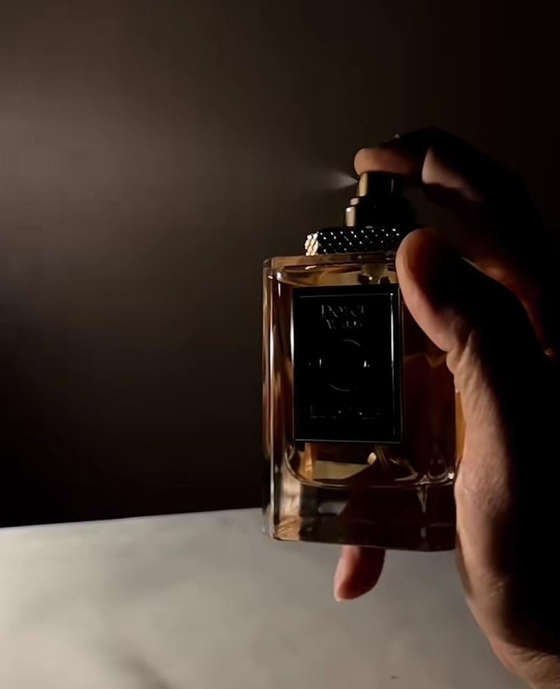 كيف تجعل العطر يثبت طوال اليوم — 10 طرق مضمونة لزيادة ثبات العطر وفوحانه