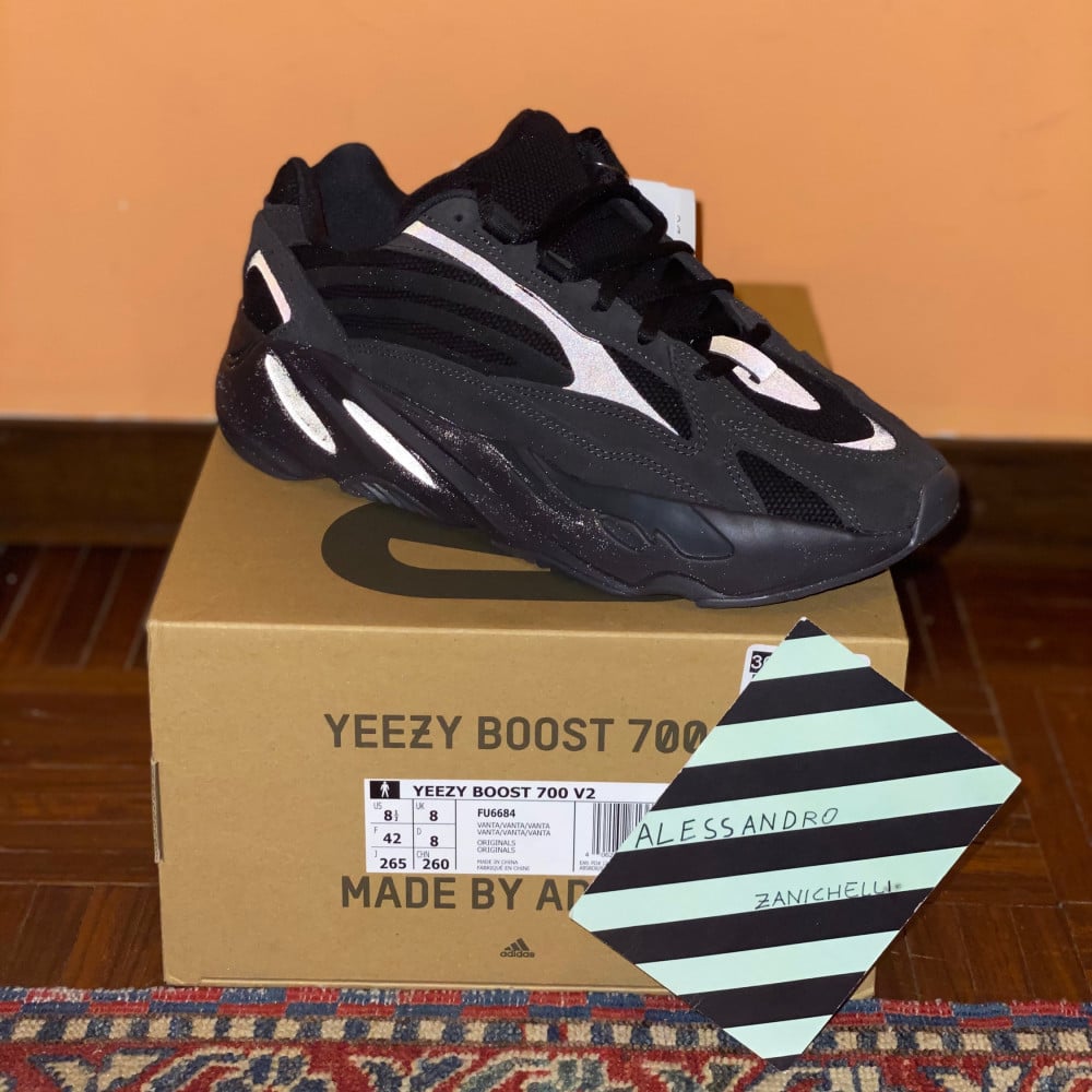 black yeezys 700 v2