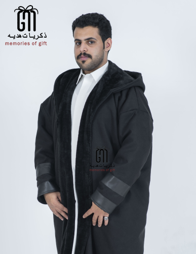 فروة رجالية على جلد اسود