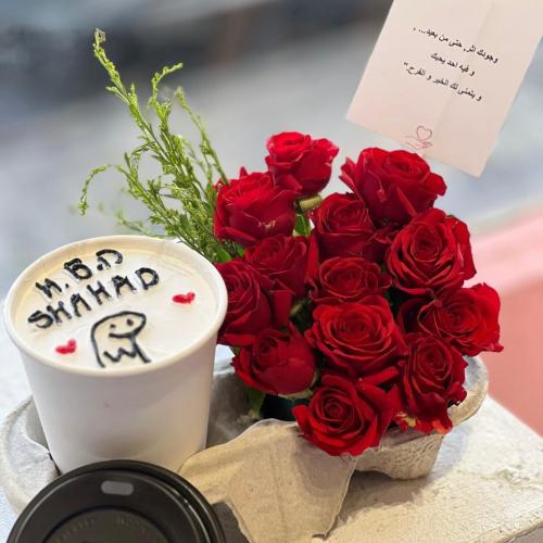 كوب كيك مع ورد