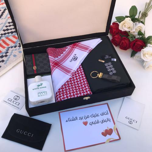 بوكس.. قماش شتوي ثلاثة متر ونص عرضين .. شماغ احمر...