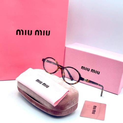 نظارة miu miu الترند