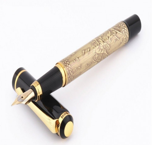 قلم بالحبر السائل مزين بنقوش الخيول العربية